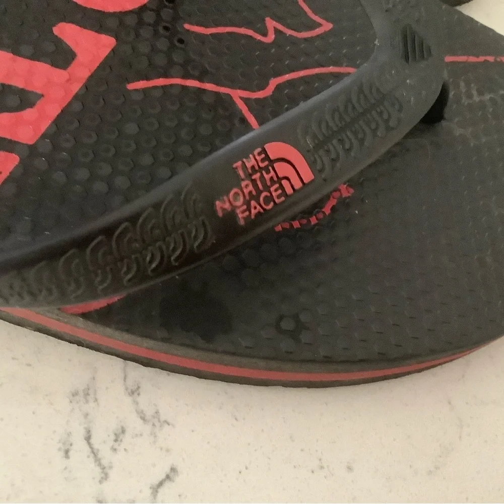 The North Face men’s rubber flip flops logo details black and red size 11